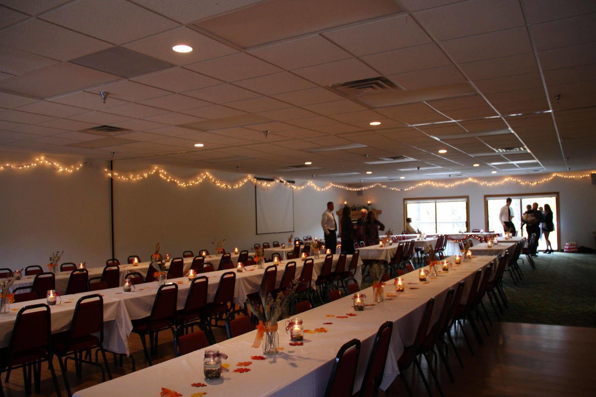 Mcquoid'S Inn And Event Center Isle Bagian luar foto