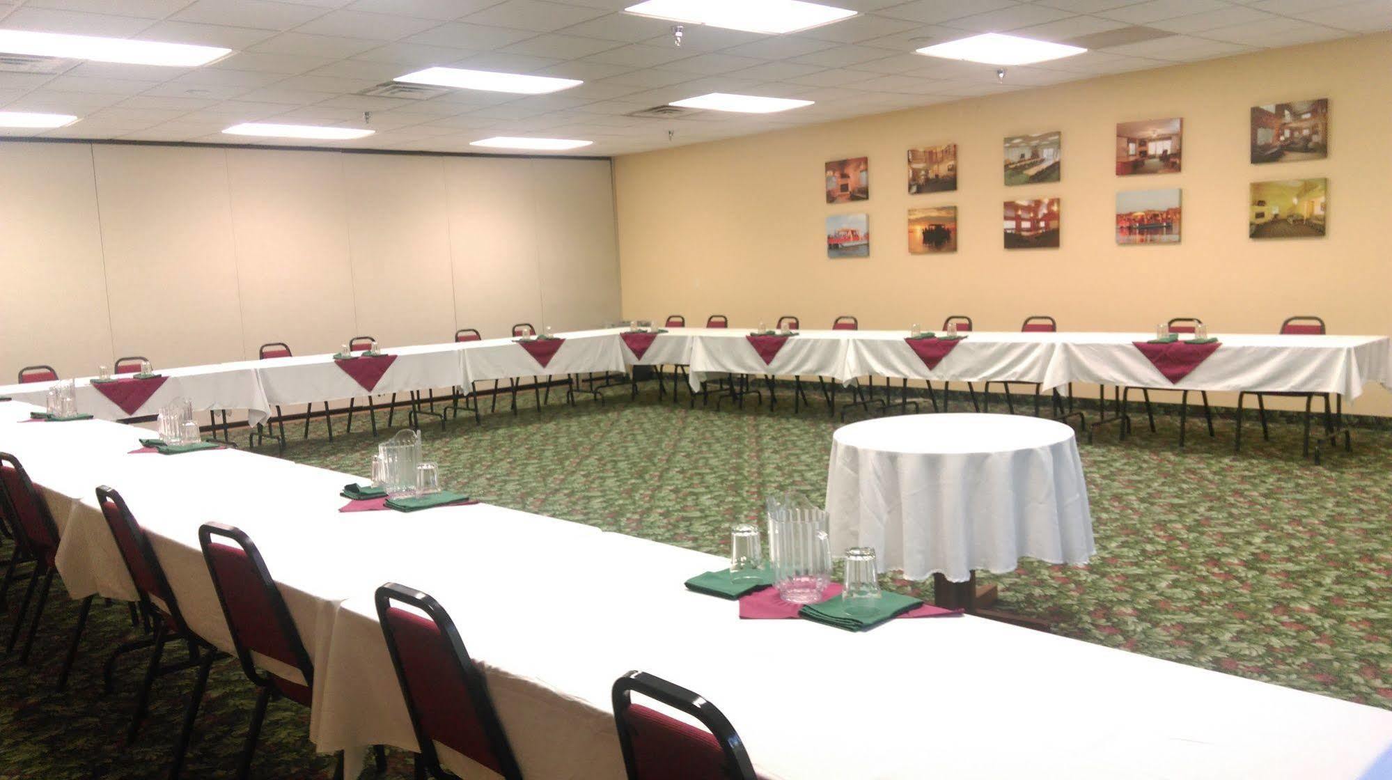 Mcquoid'S Inn And Event Center Isle Bagian luar foto
